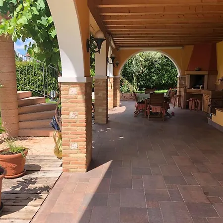 Agli Ulivi לינה וארוחת בוקר