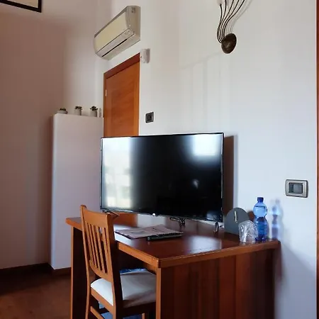 Agli Ulivi לינה וארוחת בוקר 3*